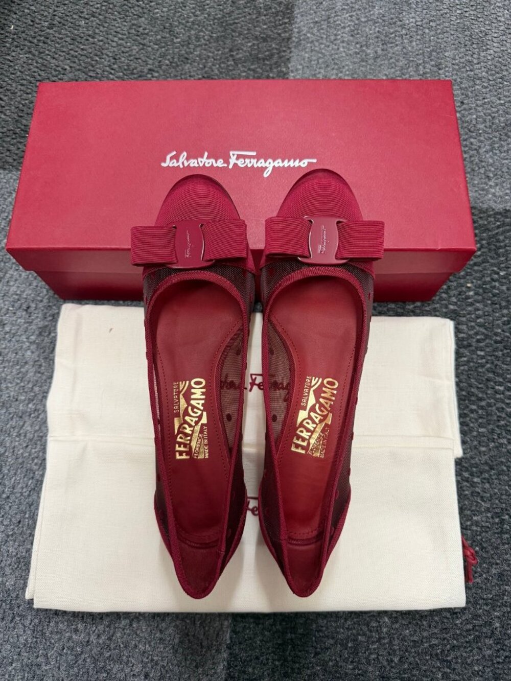 NWT Salvatore Ferragamo Vara Dots Red Mesh Polka Dot Bow Pump 7B